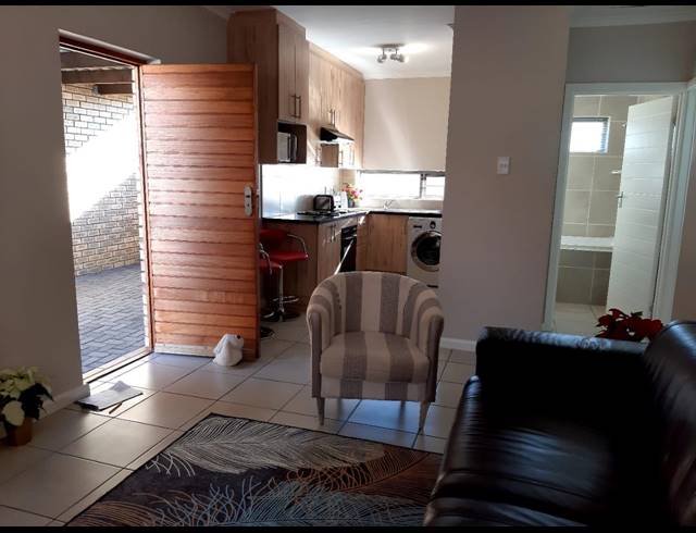 2 BEDROOM TOWNHOUSE RENTED IN FAIRVIEW